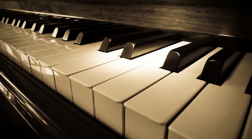 Piano 10 hero