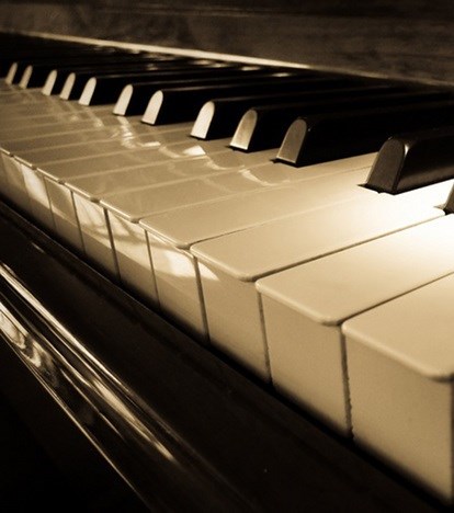 Piano 10 hero