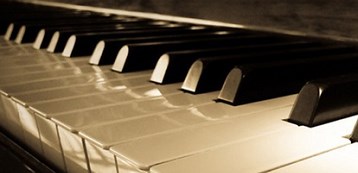 Piano 10 hero