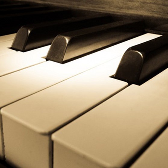 Piano 10 hero
